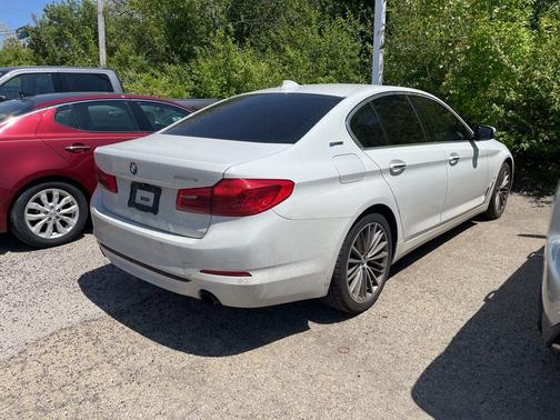 Alpine White 2018 BMW 530e xDrive iPerformance