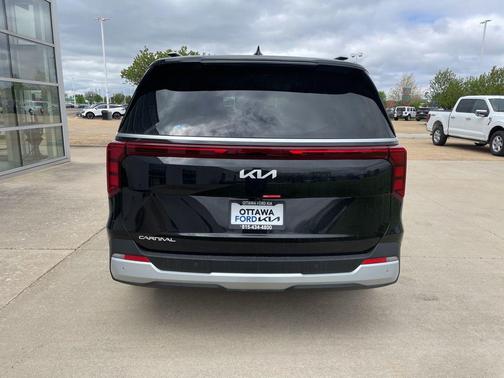 Aurora Black Pearl 2026 Kia Carnival EX