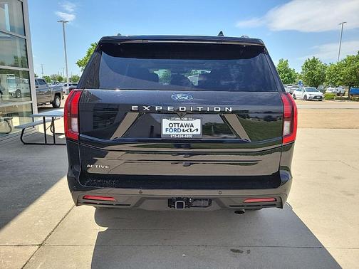 Black Metallic 2025 Ford Expedition Active