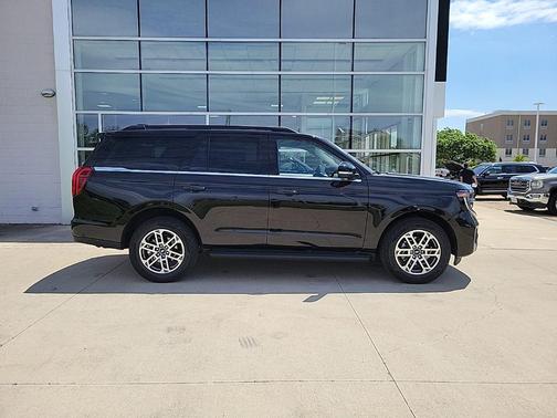 Black Metallic 2025 Ford Expedition Active