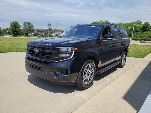 Black Metallic 2025 Ford Expedition Active