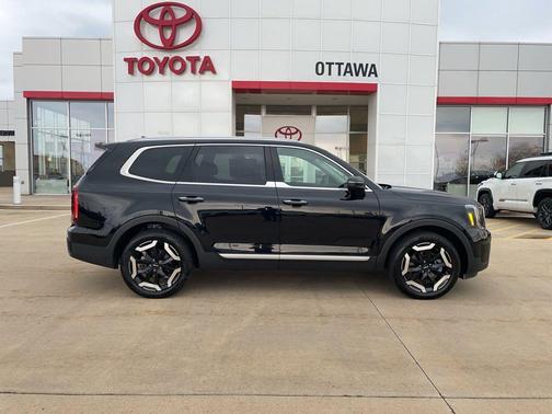 Ebony Black 2025 Kia Telluride S