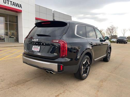 Ebony Black 2025 Kia Telluride S