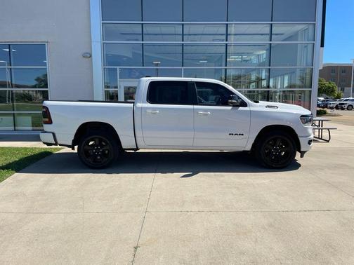 Bright White Clearcoat 2021 RAM 1500 Big Horn/Lone Star