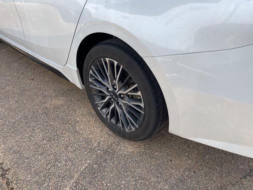 Snow White Pearl 2022 Kia Forte GT-Line