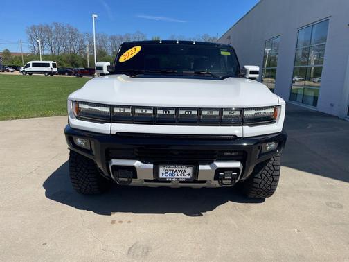Interstellar White 2023 GMC HUMMER EV Pickup 3X