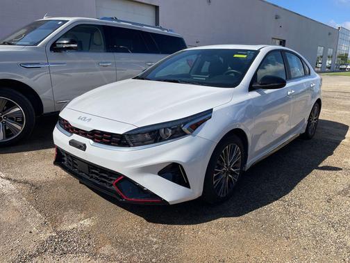 Snow White Pearl 2024 Kia Forte GT-Line