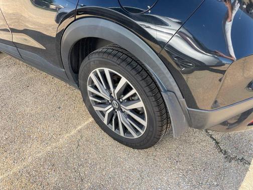 Super Black 2021 Nissan Kicks SV