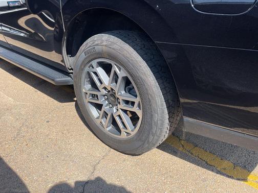 Agate Black Metallic 2025 Ford Expedition Max Active 4x4