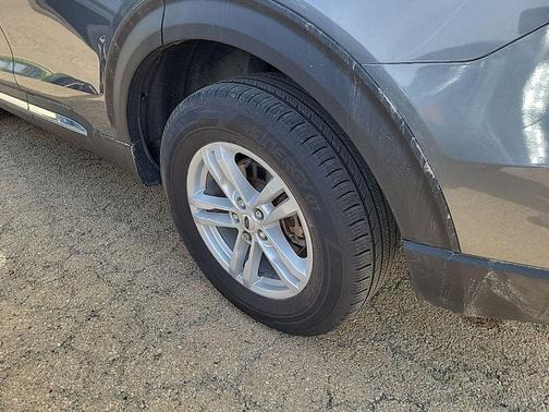 Carbonized Gray Metallic 2024 Ford Explorer XLT