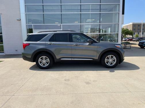 Carbonized Gray Metallic 2024 Ford Explorer XLT
