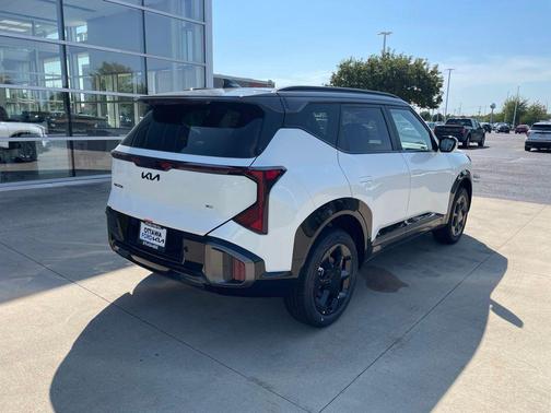 Snow White Pearl/Black Roof 2027 Kia Seltos X-Line S