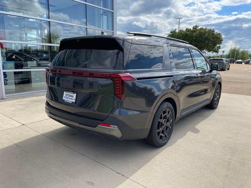 Ceramic Silver 2026 Kia Carnival SX