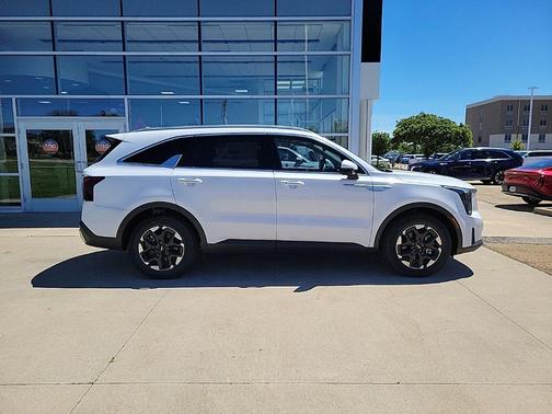Glacial White Pearl 2026 Kia Sorento S