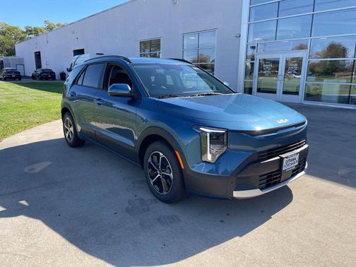 Mineral Blue 2027 Kia Niro LX