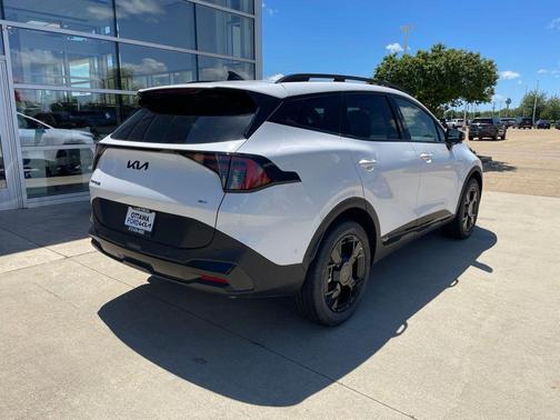Glacial White Pearl 2026 Kia Sportage X-Line