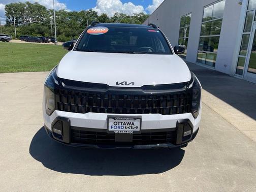 Glacial White Pearl 2026 Kia Sportage X-Line