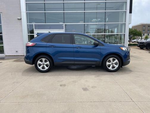 Blue Metallic 2023 Ford Edge SE