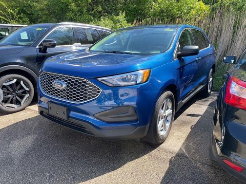 Blue Metallic 2023 Ford Edge SE