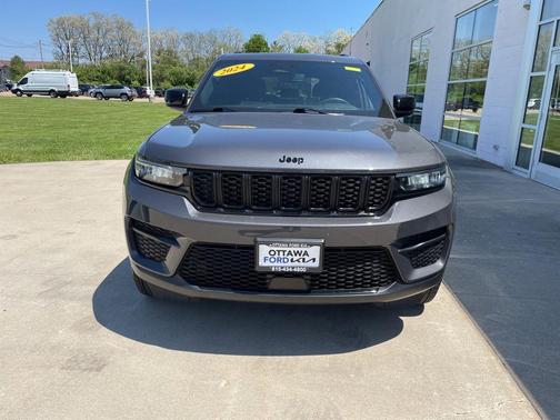Baltic Gray Metallic Clearcoat 2024 Jeep Grand Cherokee Altitude
