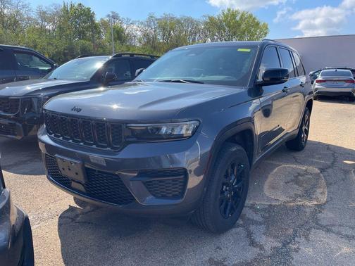 Baltic Gray Metallic Clearcoat 2024 Jeep Grand Cherokee Altitude