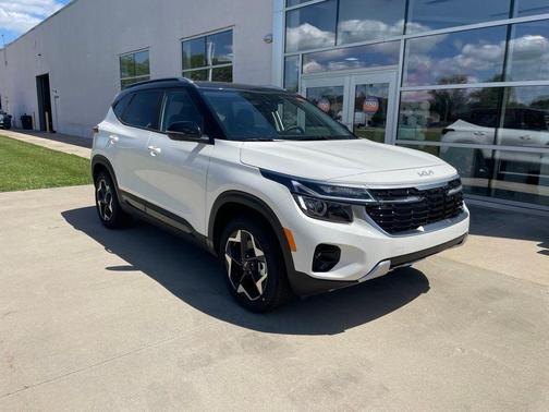 Clear White/Black Roof 2026 Kia Seltos S