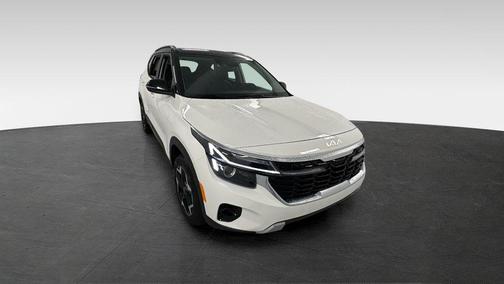 Clear White/Black Roof 2026 Kia Seltos S