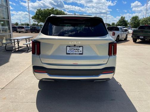 Ivory Silver 2026 Kia Sorento S