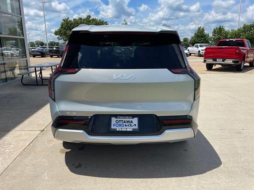 Ivory Silver 2024 Kia EV9 Land