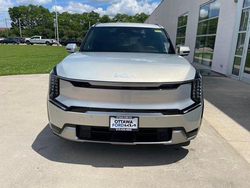 Ivory Silver 2024 Kia EV9 Land