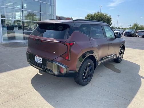 Magma Red Matte 2027 Kia Seltos X-Line S