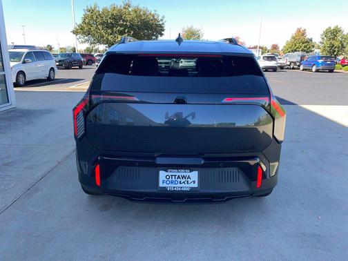 Interstellar Gray 2027 Kia EV3 Land
