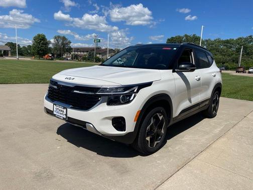 Clear White/Black Roof 2026 Kia Seltos S