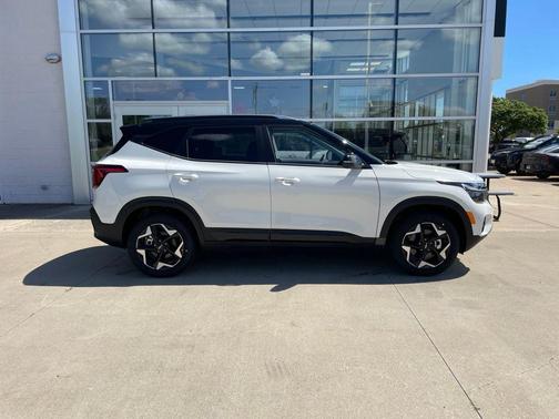Clear White/Black Roof 2026 Kia Seltos S