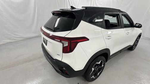 Clear White/Black Roof 2026 Kia Seltos S