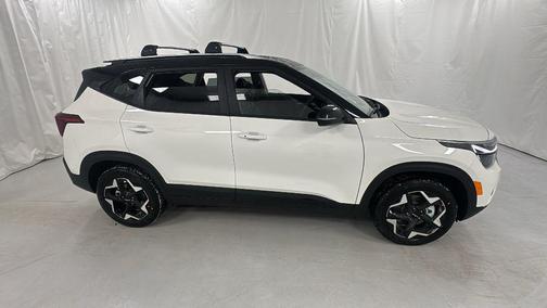 Clear White/Black Roof 2026 Kia Seltos S