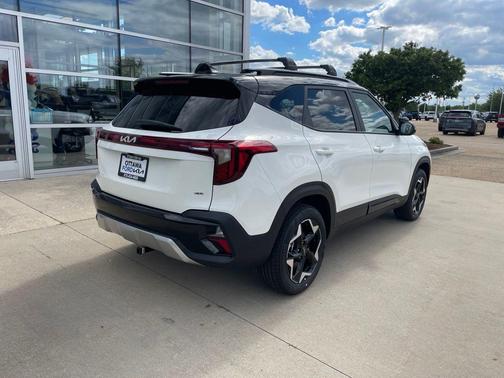 Clear White/Black Roof 2026 Kia Seltos S