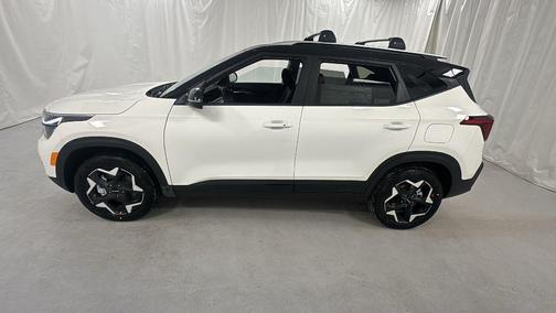 Clear White/Black Roof 2026 Kia Seltos S