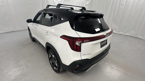 Clear White/Black Roof 2026 Kia Seltos S