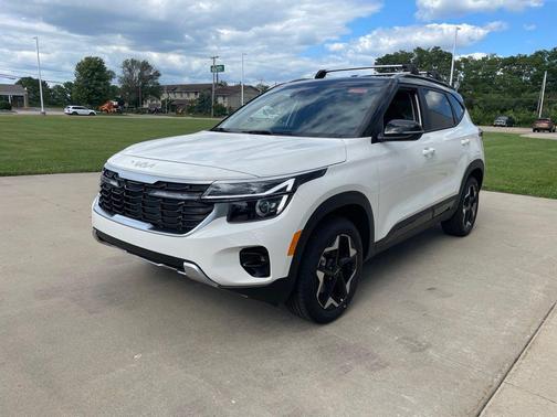 Clear White/Black Roof 2026 Kia Seltos S