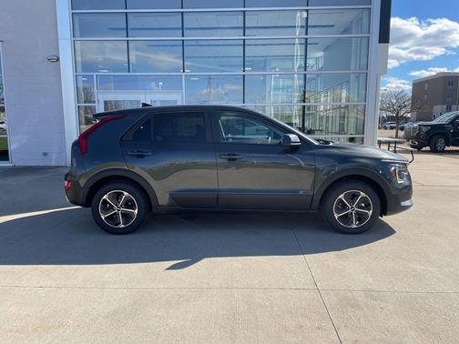 Interstellar Gray 2026 Kia Niro LX