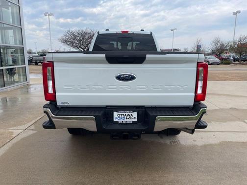 Oxford White 2025 Ford F-250 XLT