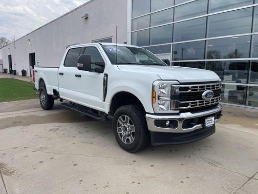 Oxford White 2025 Ford F-250 XLT