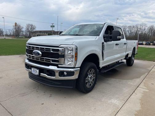 Oxford White 2025 Ford F-250 XLT