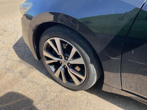 Super Black 2017 Nissan Maxima 3.5 Platinum