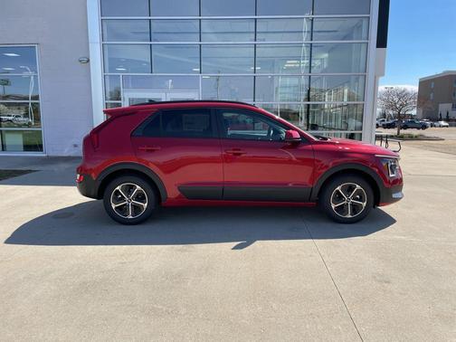 Runway Red 2026 Kia Niro LX