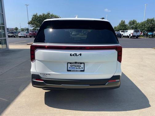 Snow White Pearl 2027 Kia Carnival SX