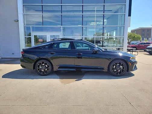 Aurora Black Pearl 2026 Kia K5 GT-Line