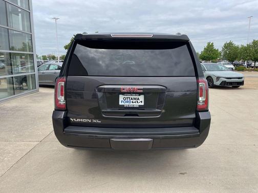 Iridium Metallic 2018 GMC Yukon XL SLT