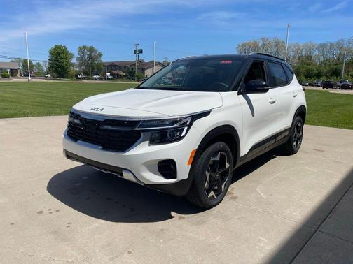 Clear White/Black Roof 2026 Kia Seltos S